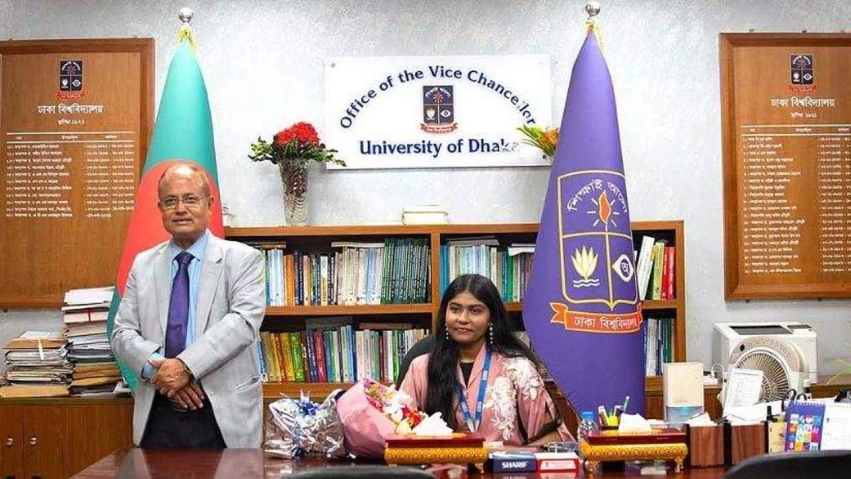 একদিনের জন্য ঢাবি ভিসির প্রতীকী দায়িত্ব নিলেন এইচএসসি ছাত্রী শীতল