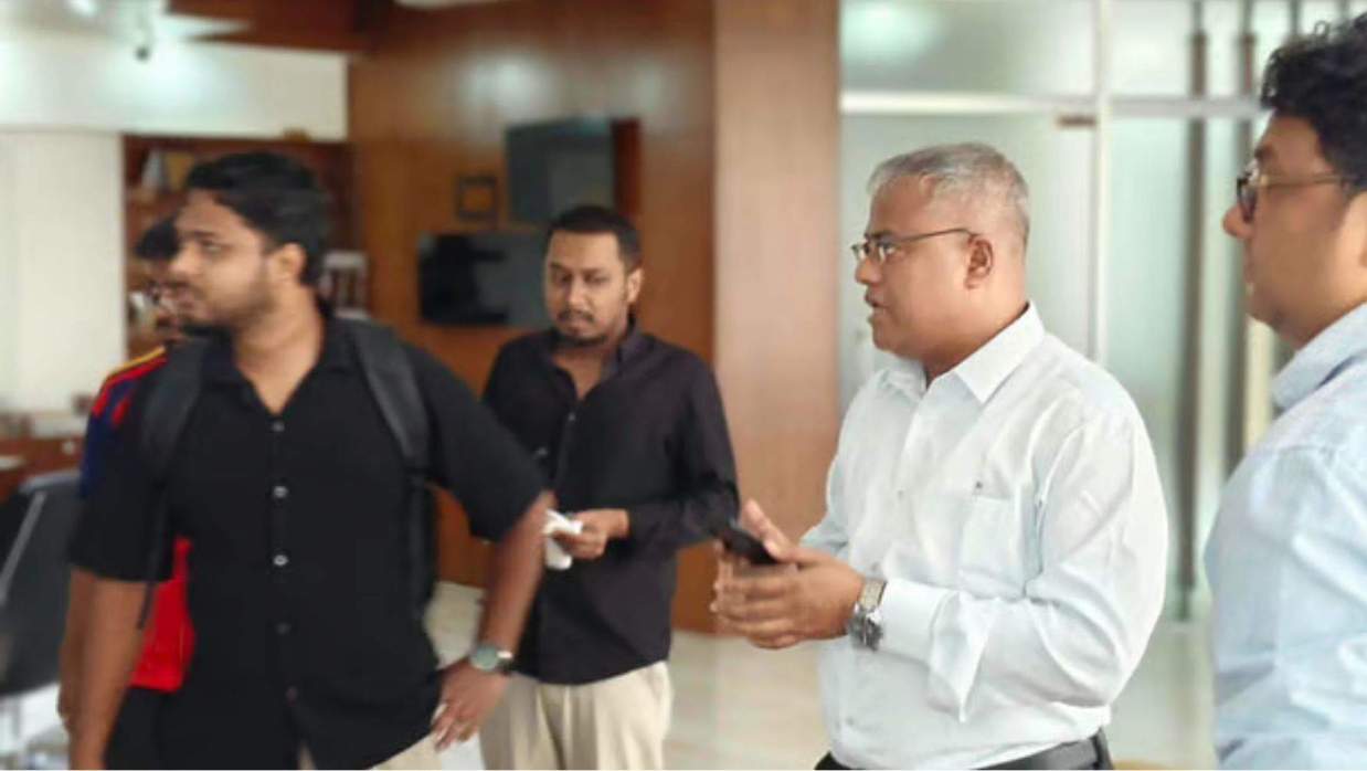 কার্যালয়ে প্রবেশ নতুন উপাচর্যের