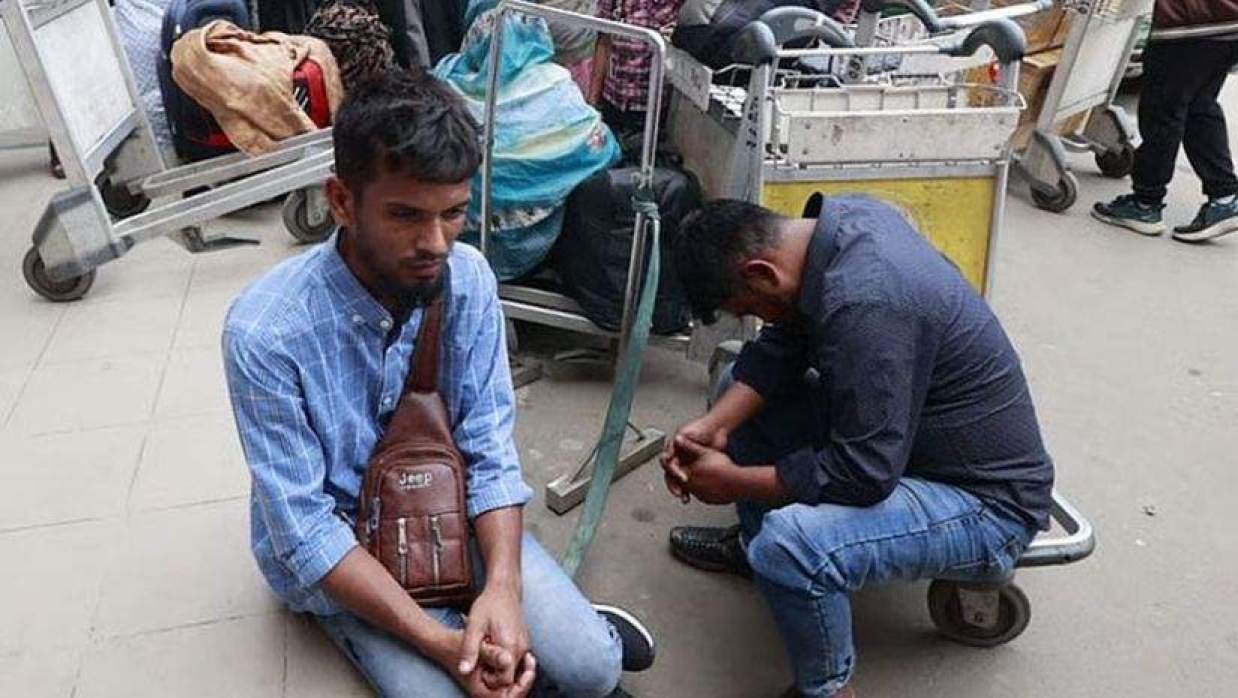  ভোগান্তিতে হাজারো যাত্রী 