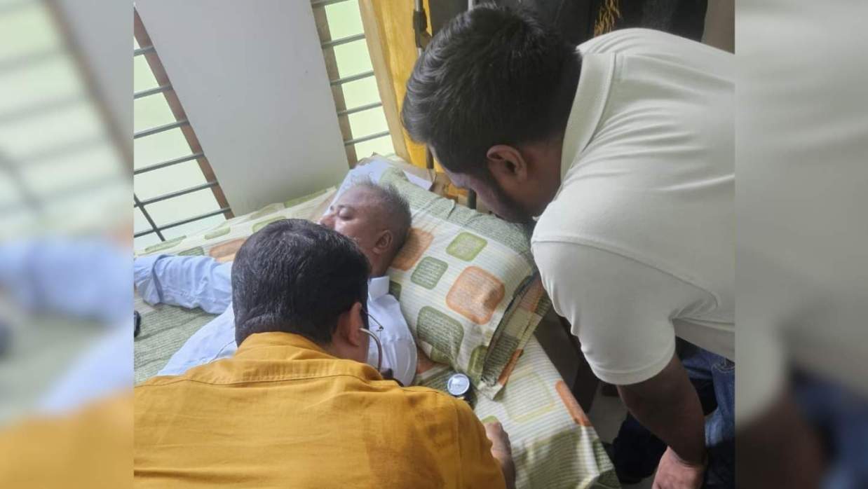 চুয়েট উপাচার্যের স্বাস্থ্য পরীক্ষা 