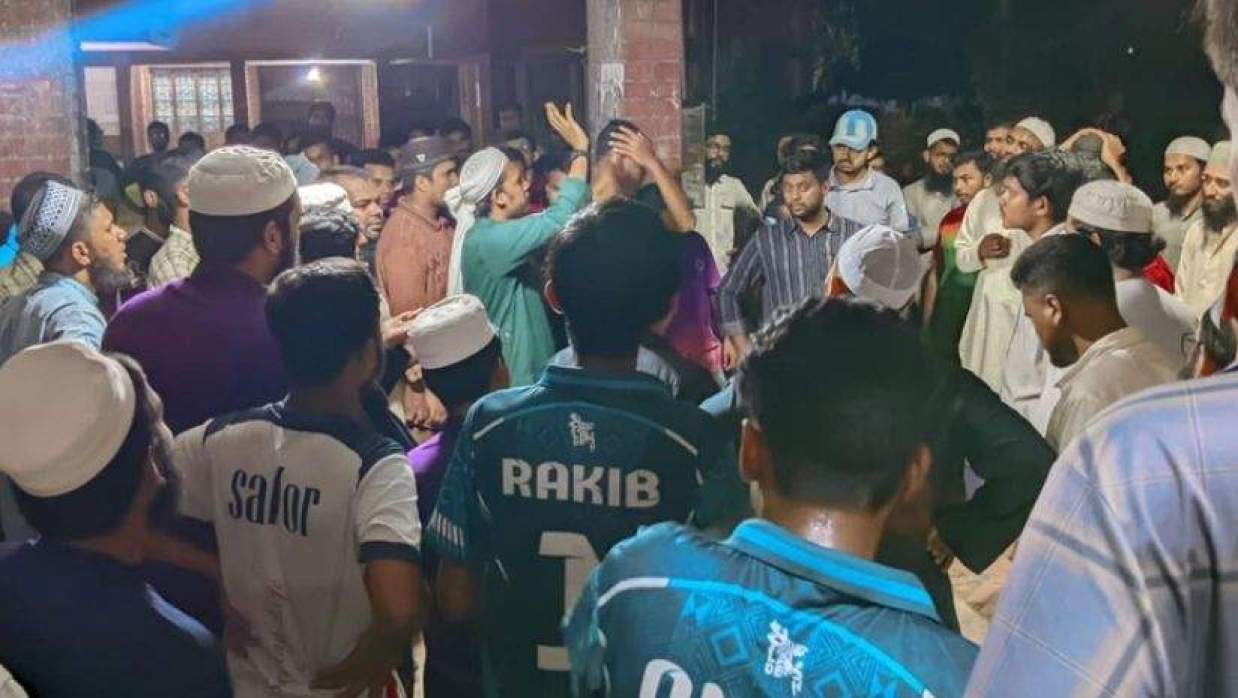 মহানবীকে নিয়ে কটূক্তির প্রতিবাদে জাবিতে বিক্ষোভ, চার দফা দাবি ‎