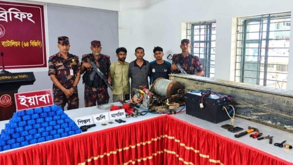 ইয়াবা পাচারের অভিনব কায়দায় ব্যবহৃত সরঞ্জামসহ ৩ জন গ্রেফতার