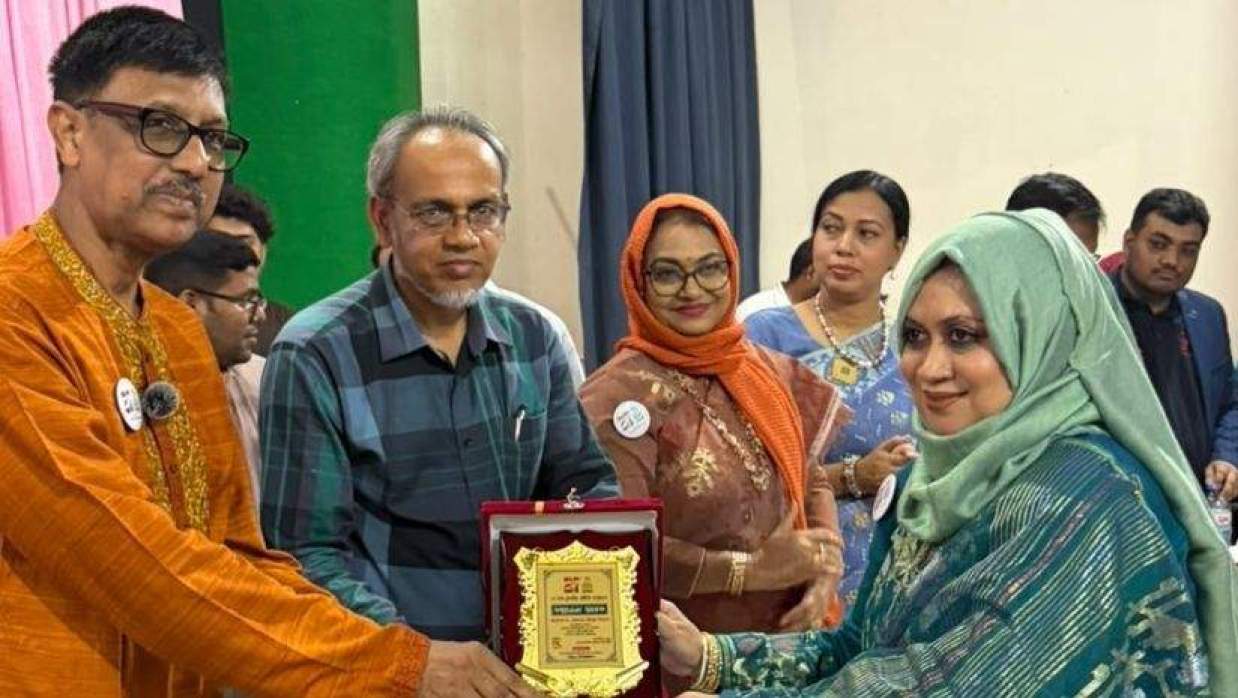 অনুষ্ঠানে প্রধান অতিথি ছিলেন অধ্যাপক ডা. রফিকুল ইসলাম