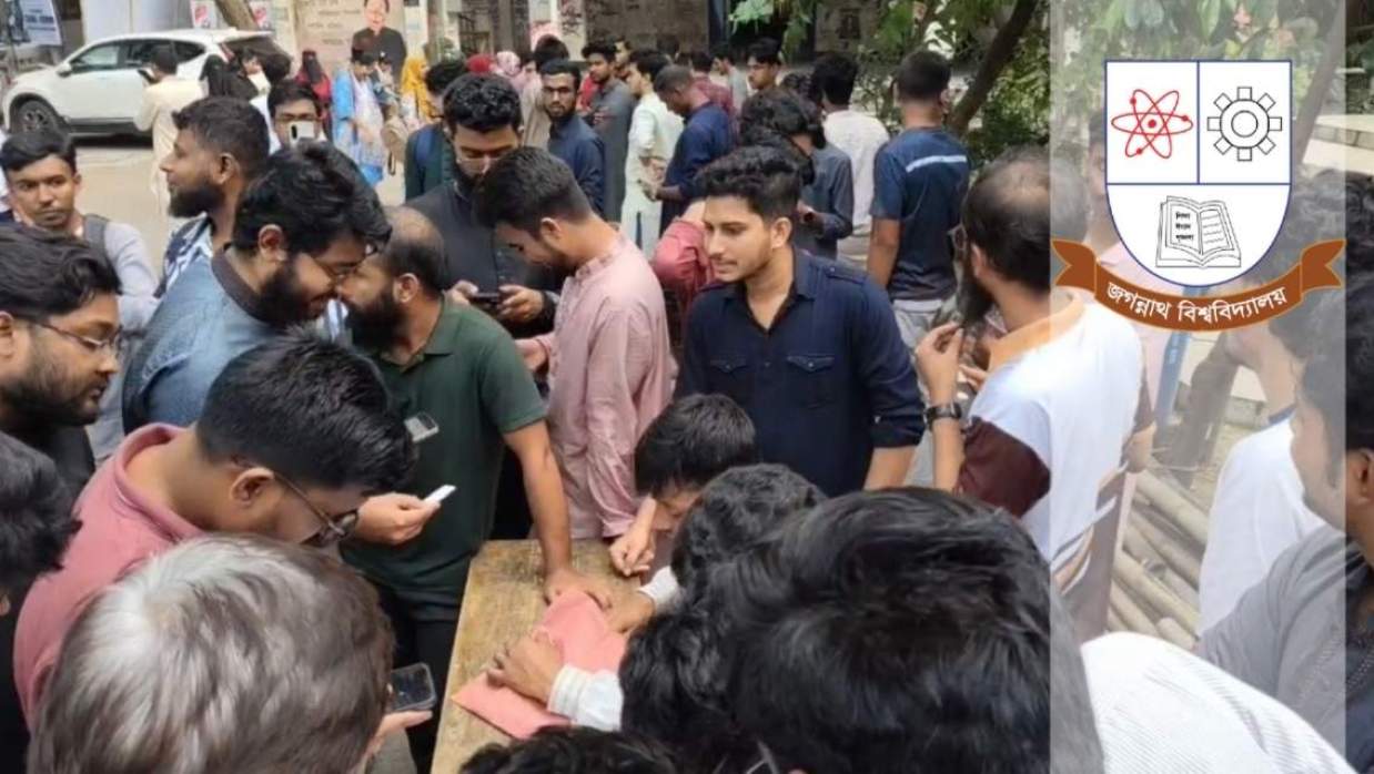 জগন্নাথ বিশ্ববিদ্যালয়ের গরুভোজে শিক্ষার্থীদের অংশগ্রহণ