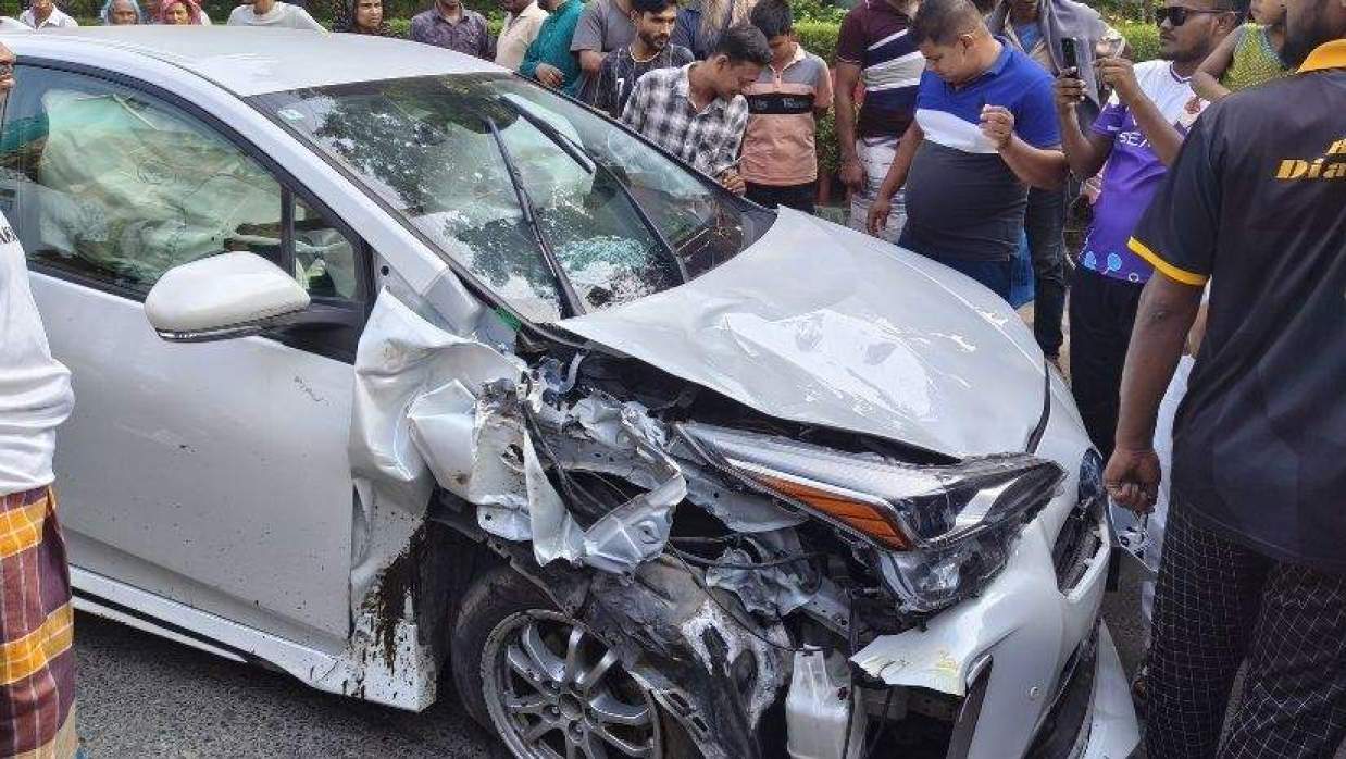 রাবি শিক্ষার্থীর প্রাইভেট কারের চাপায় রিকশাচালকের মৃত্যু, আহত আরও ২