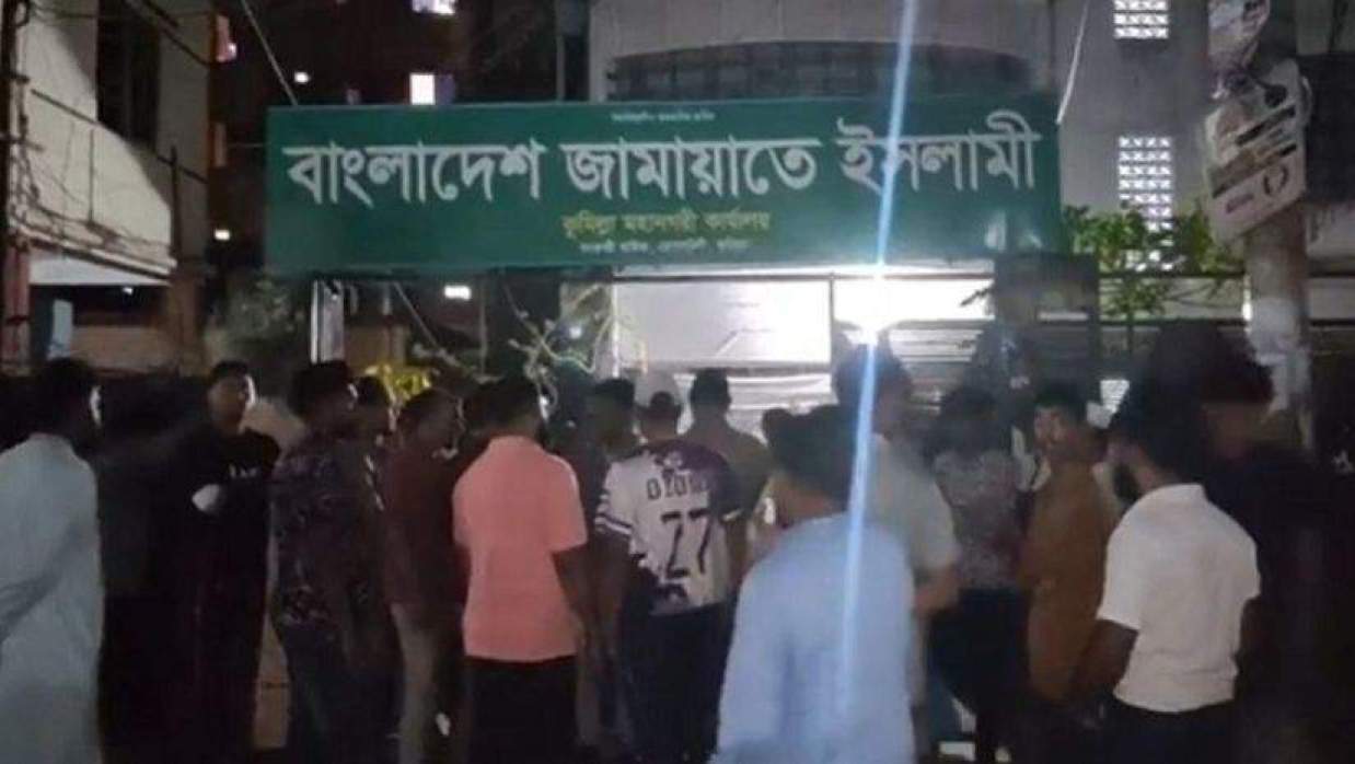 ১৪ অক্টোবর আমির নির্বাচনকে কেন্দ্র করে সংঘর্ষে জড়িয়ে পড়ে দুটি পক্ষ