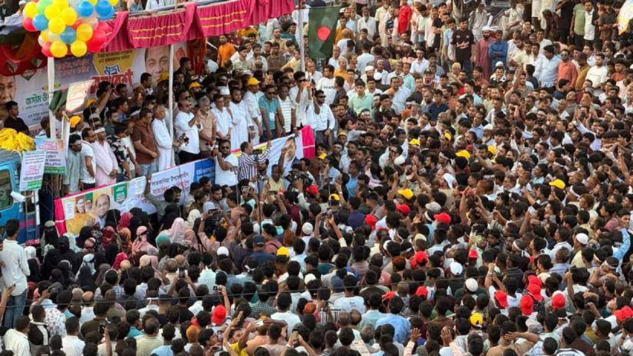সমাবেশে বিভিন্ন রাজনৈতিক দল এবং সামাজিক ও স্বেচ্ছাসেবী সংগঠনের নেতাসহ স্থানীয় গণ্যমান্য ব্যক্তি ও ব্যবসায়ীরা উপস্থিত ছিলেন