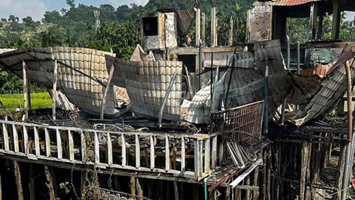 কক্সবাজারের উখিয়ায় পুড়ে যাওয়া টুপটুপ রিসোর্ট