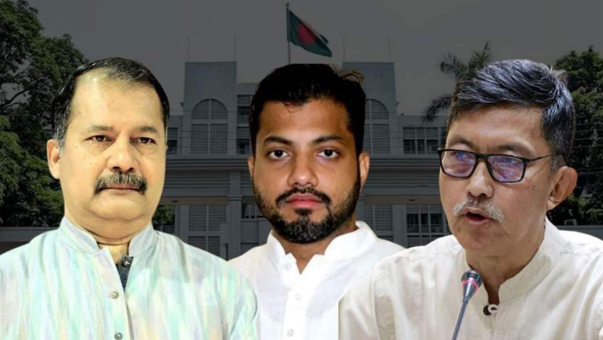 বা থেকে প্রথমে জহির উদ্দিন স্বপন, মাঝখানে ইশরাক হোসেন, শেষে দীপেন দেওয়ান