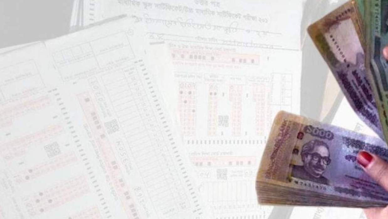 চলতি বছরের এসএসসির খাতা ও বাংলাদেশি টাকা 