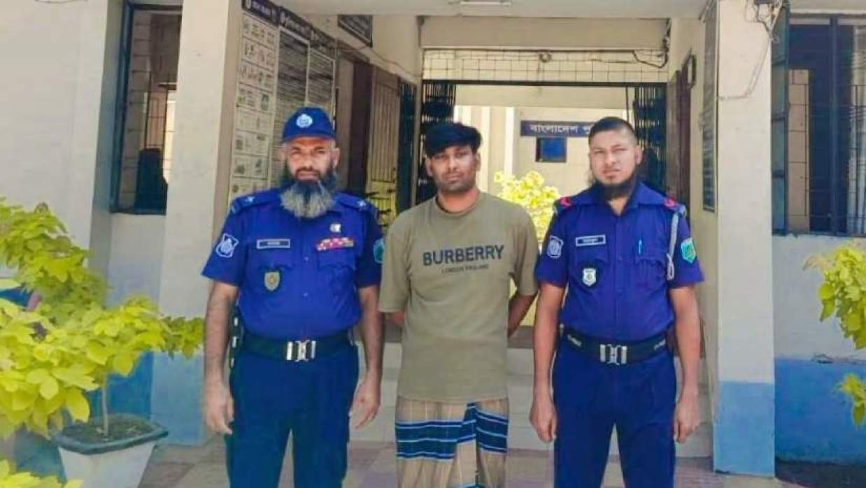 গ্রেপ্তার ছাত্রলীগ নেতা বর্ণ
