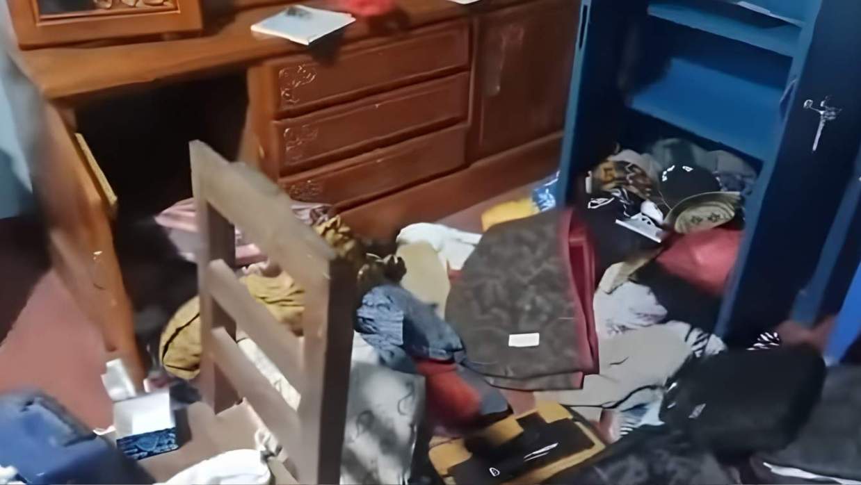 শিক্ষকের বাড়িতে ডাকাতি