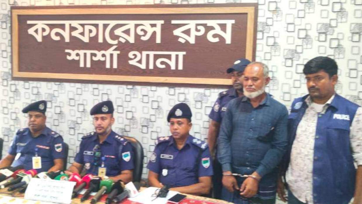 শার্শায় ১৮ স্বর্ণের বারসহ আটক ১