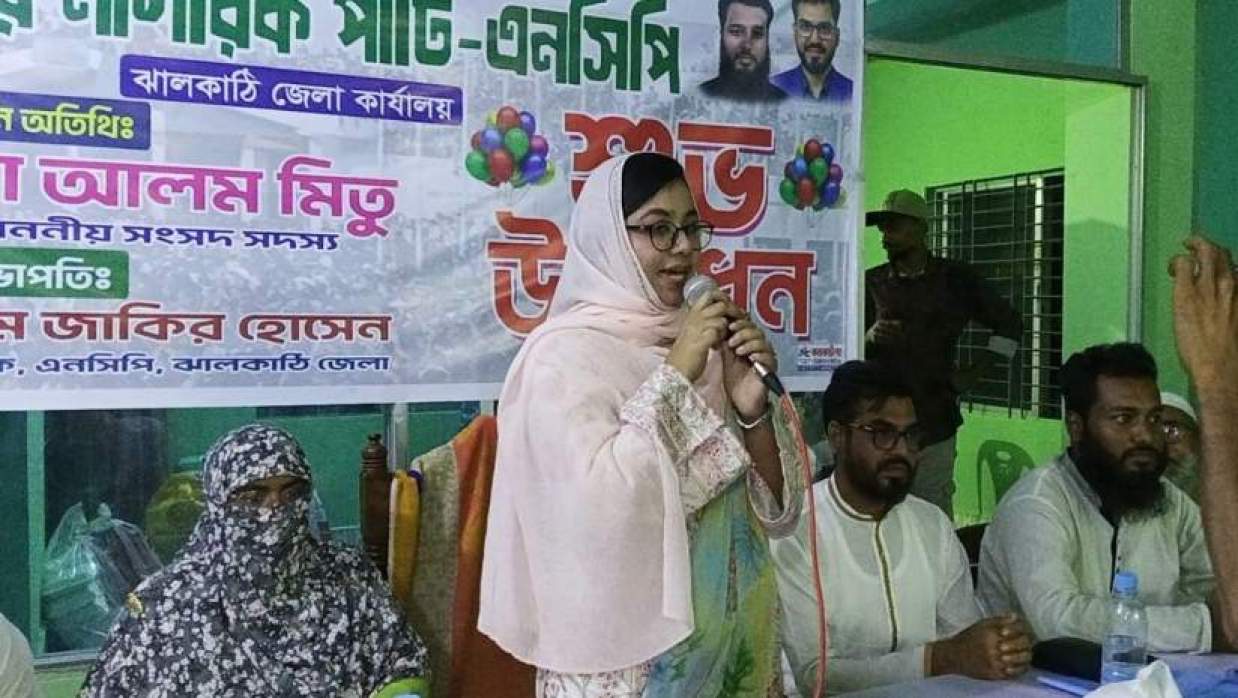 উদ্বোধনী  অনুষ্ঠানে এমপি মিতু ও হাদির বোন