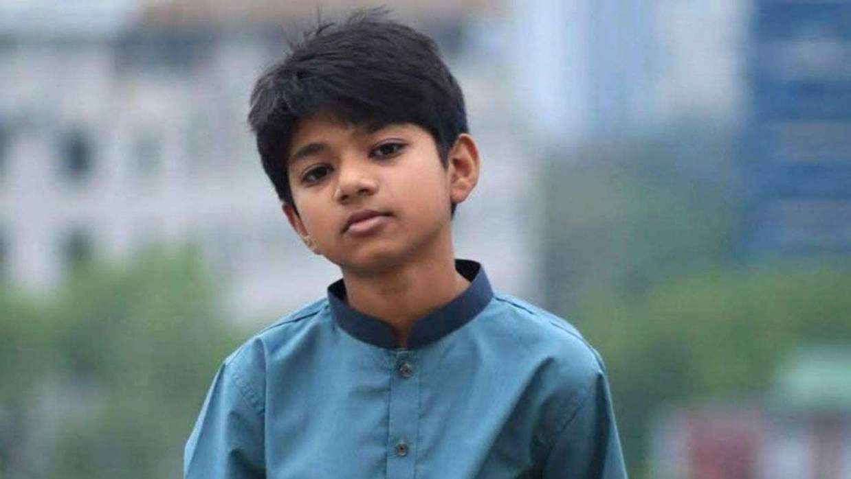 স্কুলছাত্র অপ্রতীম