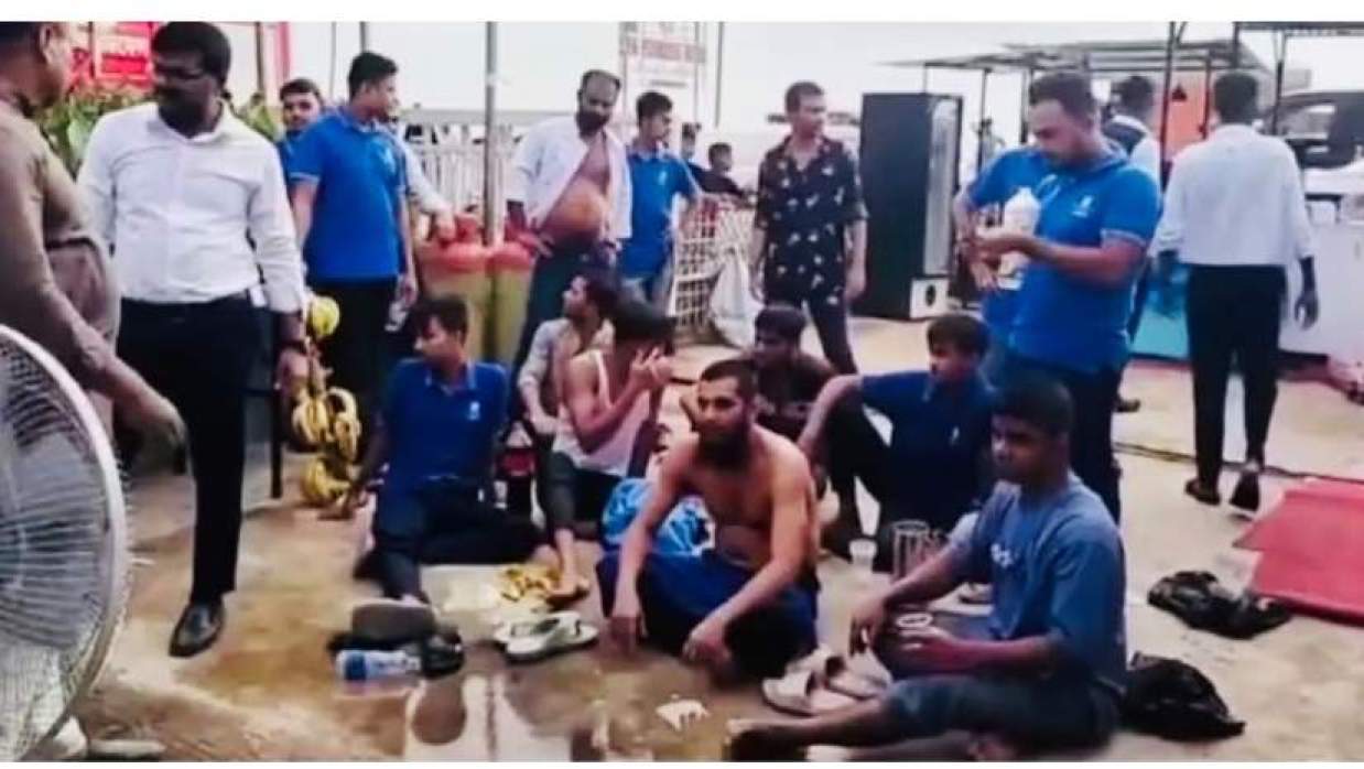 কক্সবাজারের ‘দ্য সি প্রিসেন্স’- হোটেলের আগুন থেকে উদ্ধার হওয়া পর্যটকরা