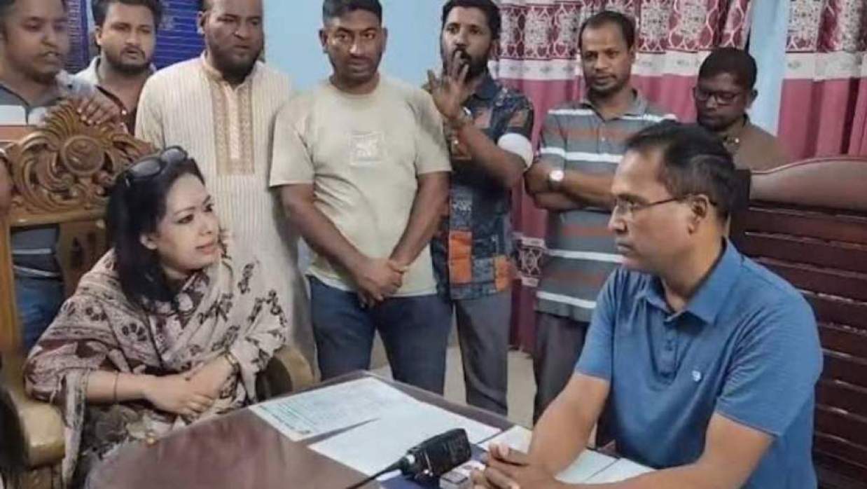সরাইল থানার  (ওসি) মঞ্জুর কাদের ও সংসদ সদস্য রুমিন ফারহানা