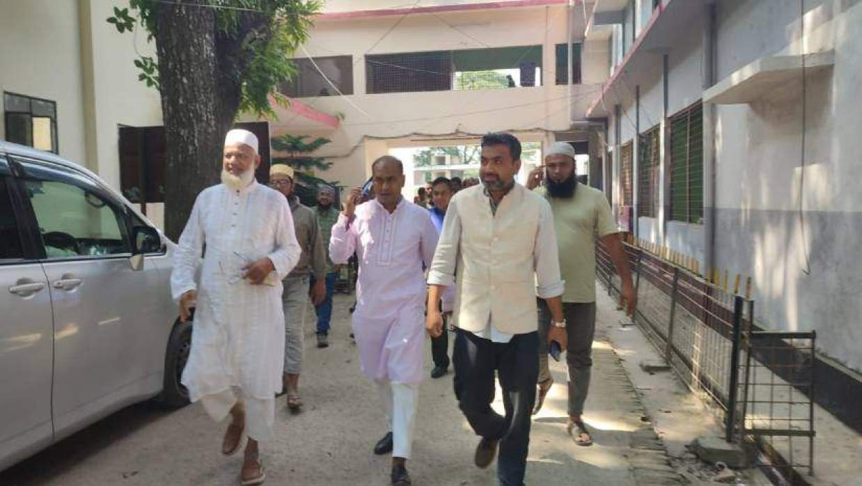 কালীগঞ্জ উপজেলা স্বাস্থ্য কমপ্লেক্সকে ১৫১ শয্যায় উন্নীতকরণের লক্ষ্যে প্রস্তাবিত নতুন ভবন নির্মাণের স্থান পরিদর্শন করেন ঝিনাইদহ-৪ আসনের জাতীয় সংসদ সদস্য মাওলানা আবু তালিবসহ অন্যরা