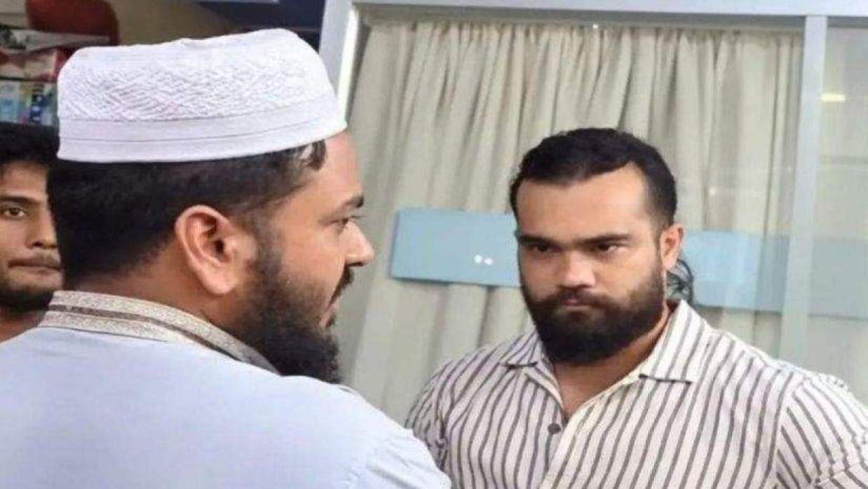  মাদ্রাসা শিক্ষককে থাপ্পড় দেন ভুক্তভোগী শিক্ষার্থীর বাবা 