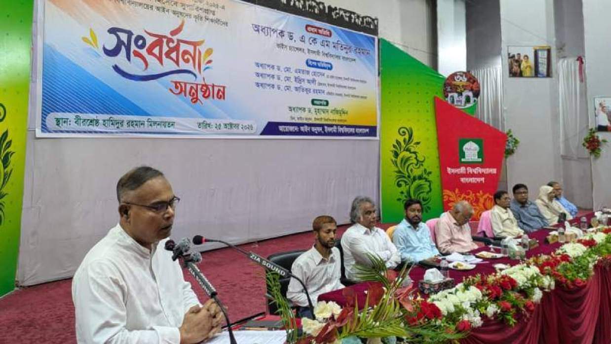 কৃতী শিক্ষার্থীদের সংবর্ধনা অনুষ্ঠানে বক্তব্য দিচ্ছেন উপাচার্য অধ্যাপক ড. এ কে এম মতিনুর রহমান