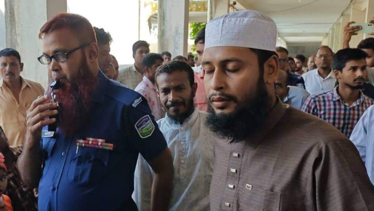 আদালতের বারান্দায় দণ্ডপ্রাপ্ত মুছা মিয়া