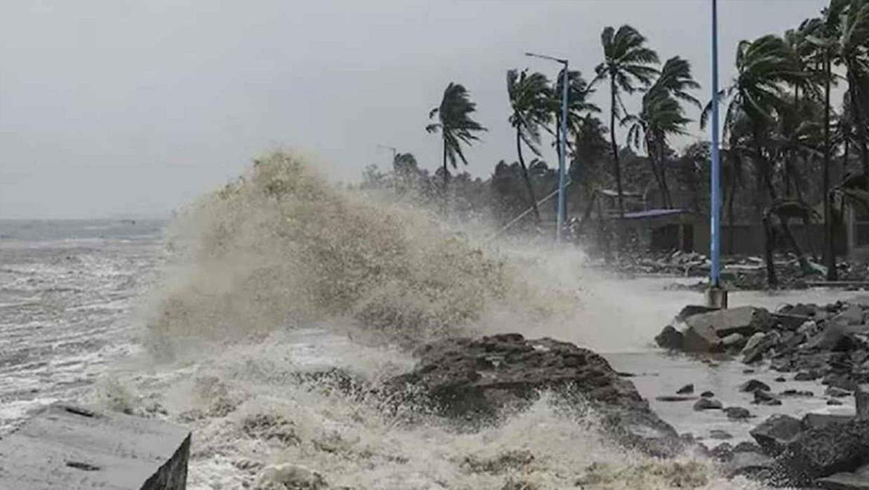 বঙ্গোপসাগরের নিম্নচাপটি আগামীকাল সোমবার ঘূর্ণিঝড়ে পরিণত হতে পারে