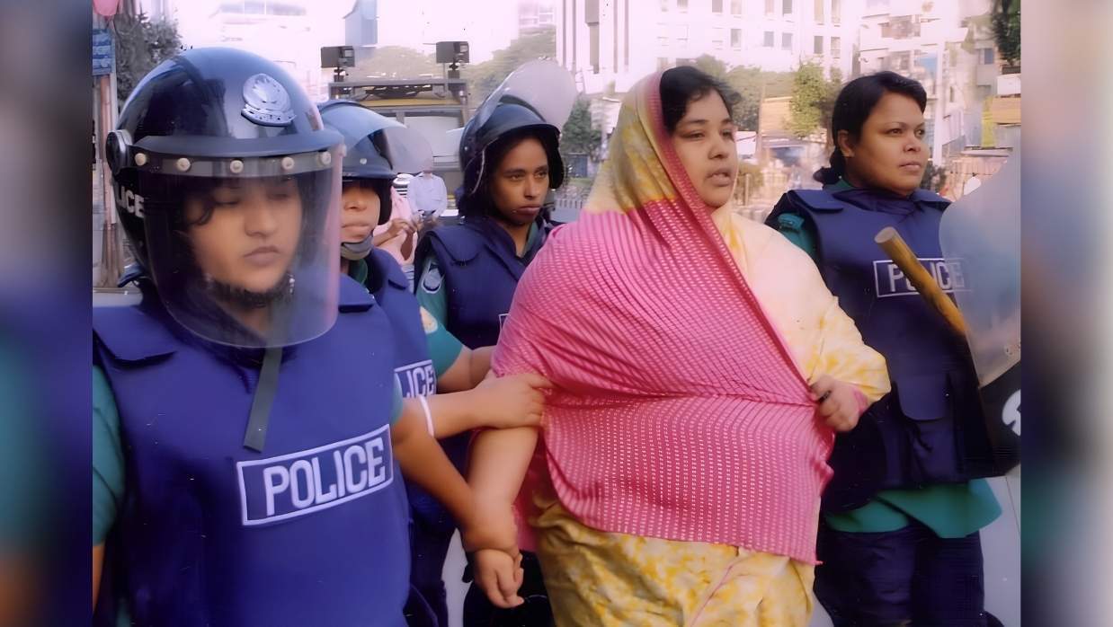 ২০১২ সালে বিএনপির ডাকা হরতাল কর্মসূচি থেকে গ্রেপ্তার এলিজা জামান