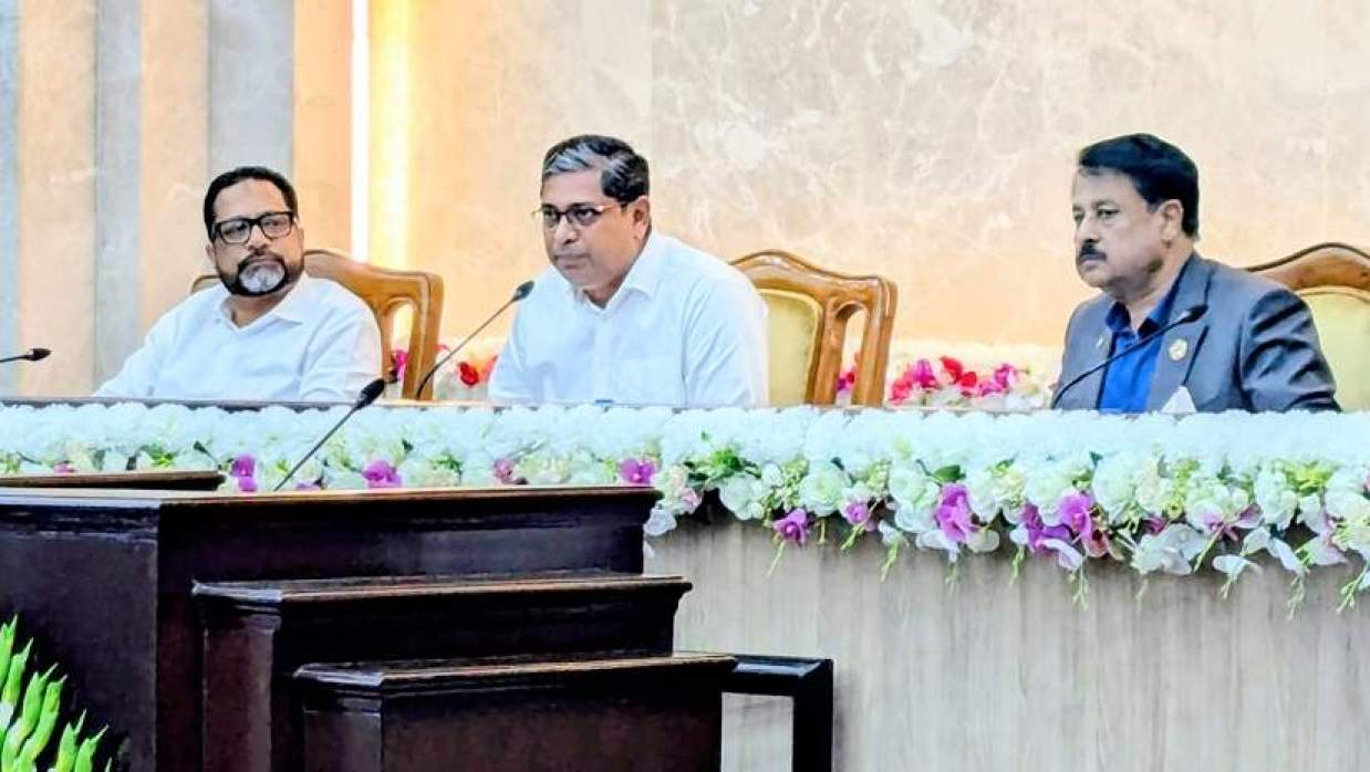 তেজগাঁওয়ে প্রধানমন্ত্রীর কার্যালয়ের শাপলা হলে আয়োজিত ঢাকা মহানগরীর পরিষ্কার-পরিচ্ছন্নতা কার্যক্রম বাস্তবায়ন ও পরিবীক্ষণ বিষয়ক সভা