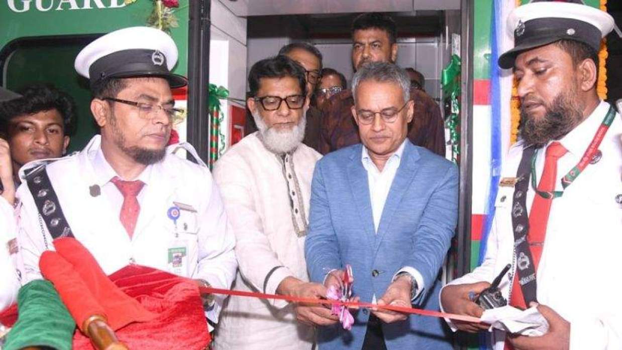  মহানগর এক্সপ্রেস উদ্বোধন করলেন রেলমন্ত্রী 