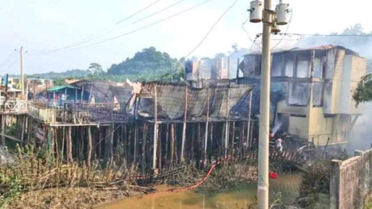 অগ্নিকাণ্ডে পুড়ে যাওয়া টুপটুপ রেস্টুরেন্ট অ্যান্ড রিসোর্ট