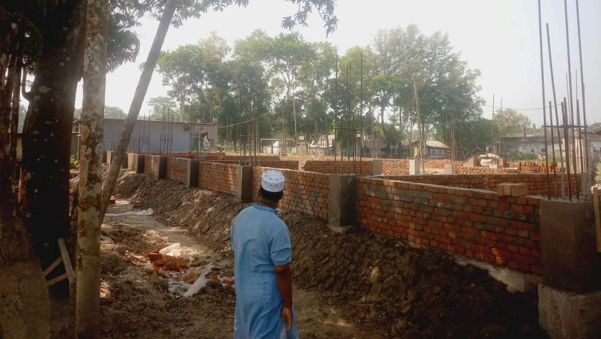 বরিশালের বাকেরগঞ্জ উপজেলার বোয়ালিয়া জে. এম. মাধ্যমিক বিদ্যালয়ে ভবন নির্মাণ চলছে