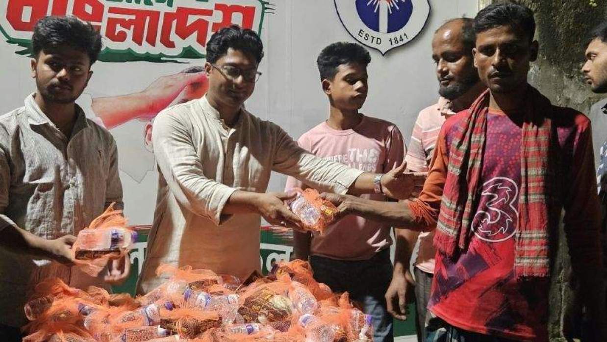 জাইমা রহমানের জন্মদিন উপলক্ষে ছাত্রদল নেতার খাবার বিতরণ
