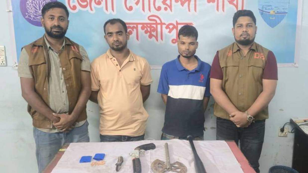 দেশীয় অস্ত্র ও ইয়াবাসহ গ্রেপ্তার দুই যুবক