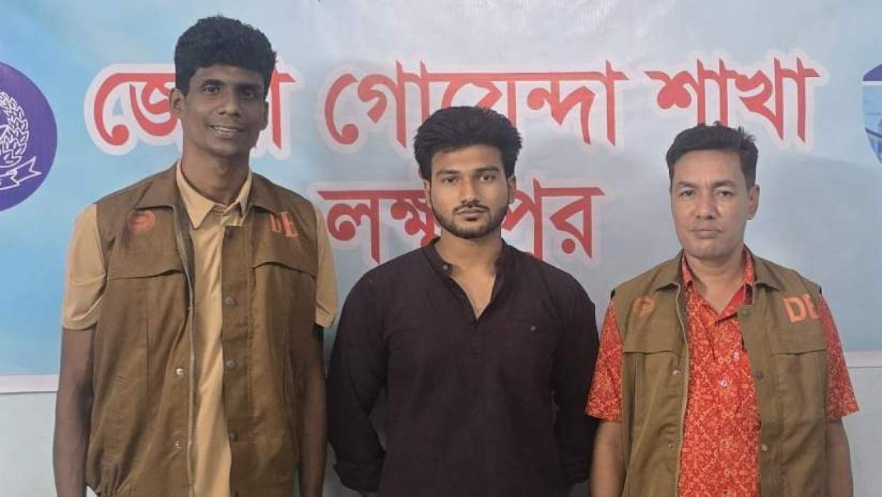 উত্তর তেমুহনী থেকে শাহেদকে গ্রেপ্তার করে জেলা গোয়েন্দা পুলিশ