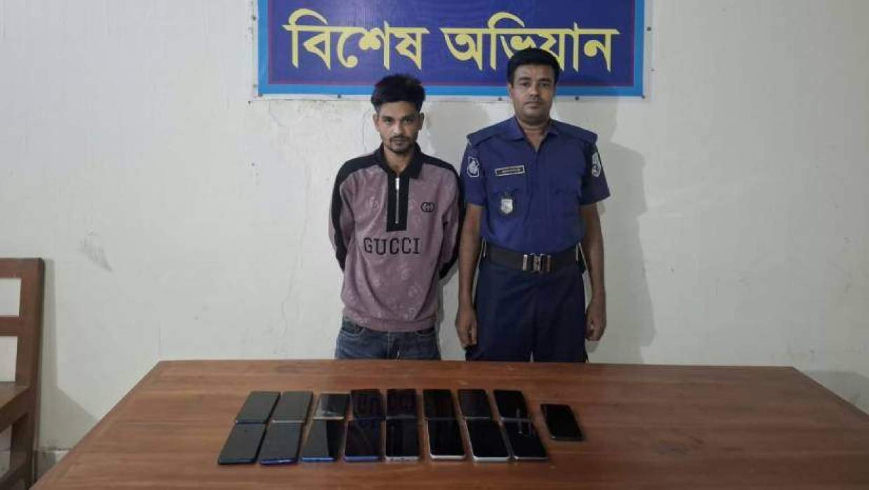 চোরাই মোবাইলসহ গ্রেপ্তার রশিদুল ইসলাম রতন