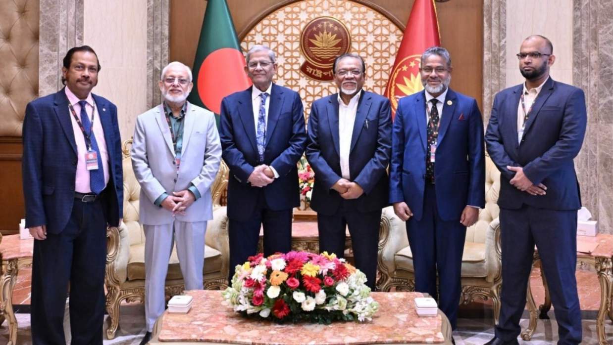 রাষ্ট্রপতির সঙ্গে ইস্টার্ন ইউনিভার্সিটির প্রতিনিধি দলের সাক্ষাৎ