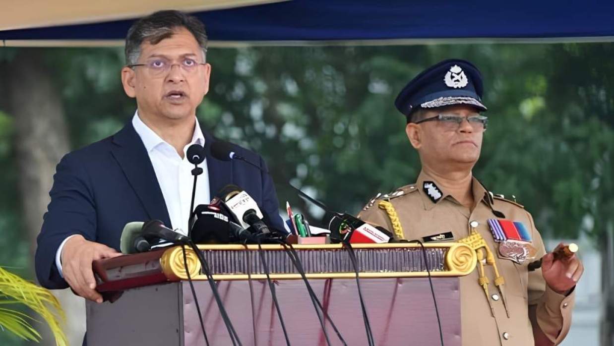 স্বরাষ্ট্রমন্ত্রী সালাহউদ্দিন আহমদ ও আইজিপি মো. আলী হোসেন ফকির