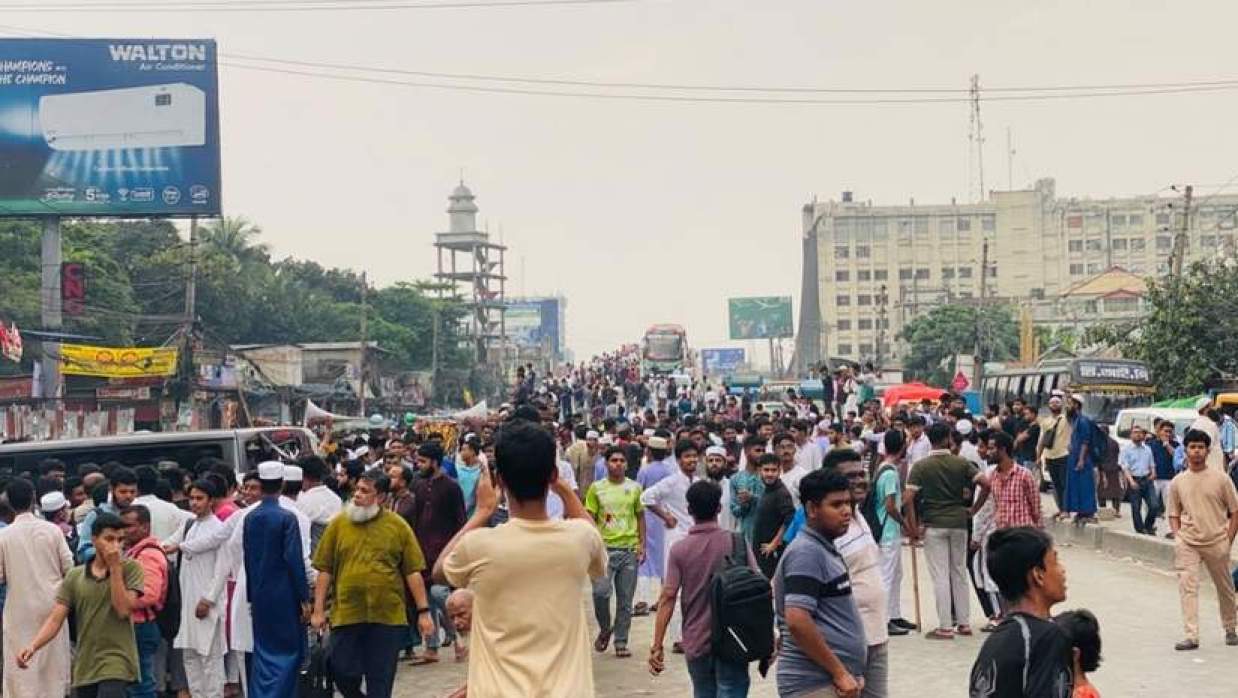 তা’মীরুল মিল্লাতের শিক্ষার্থীদের মহাসড়ক অবরোধ 