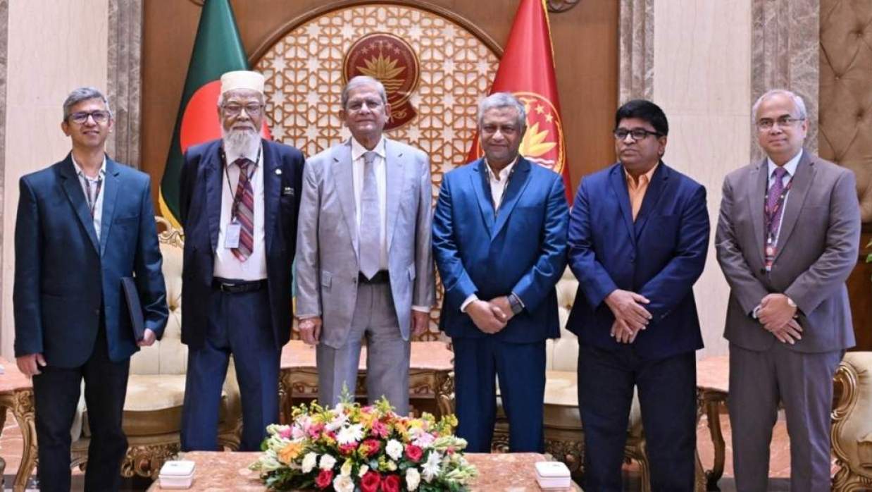 রাষ্ট্রপতির সঙ্গে আহ্ছানউল্লা বিশ্ববিদ্যালয়ের প্রতিনিধি দলের সাক্ষাৎ