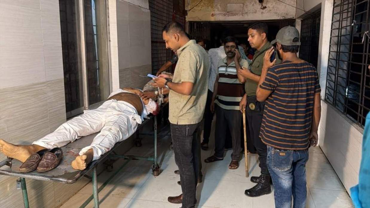 পাবনা জেনারেল হাসপাতালে নিহত দুই জনের মরদেহ