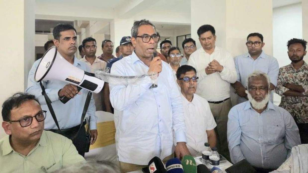 বক্তব্য রাখছেন স্বাস্থ্য প্রতিমন্ত্রী ড. এম এ মুহিত