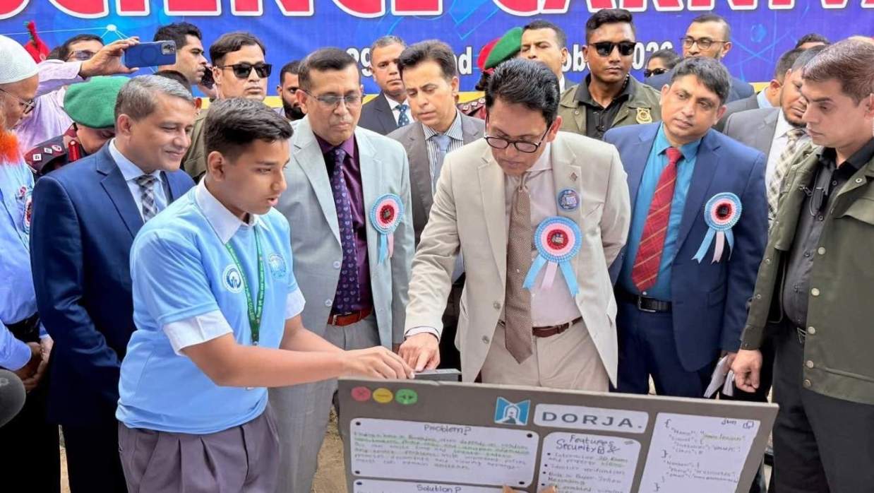 রাজধানীর বীরশ্রেষ্ঠ নূর মোহাম্মদ পাবলিক কলেজ প্রাঙ্গণে শিক্ষামন্ত্রী