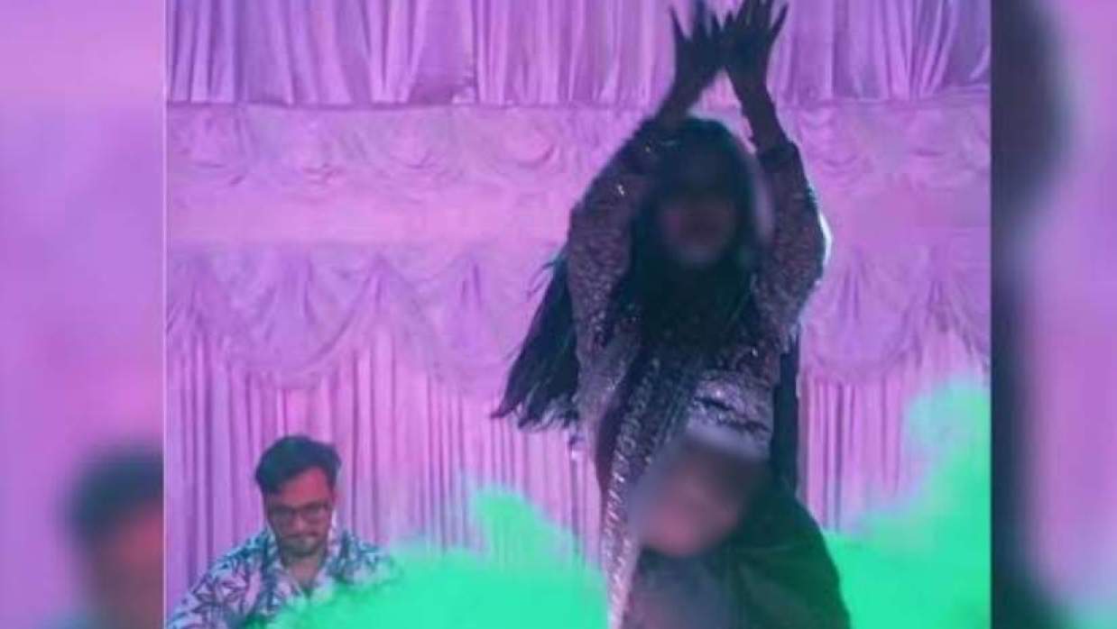 সংবর্ধনা অনুষ্ঠানে অশ্লীল নৃত্য