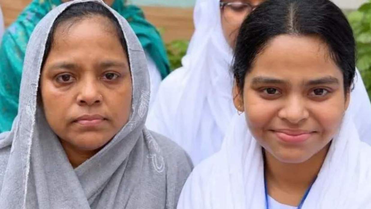  শান্তা ও তার মা 