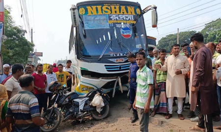 রুপসা পরিবহনের ধাক্কায় নিহত পৌর পরিদর্শক, আহত ইজিবাইক চালক
