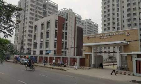 সরকারি কোয়ার্টারের লিফট ছিঁড়ে গুরুতর আহত ৩