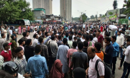 যুব উন্নয়নের পরীক্ষা স্থগিতের পর নীলক্ষেতে চাকরিপ্রত্যাশীদের অবরোধ