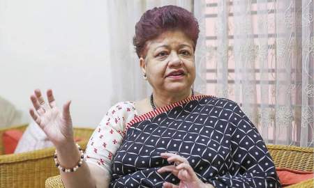 কে বলেছে তোমাকে পুরো গায়ে বোরকা পরতে, হাতে-পায়ে মোজা ব্যবহার করতে?