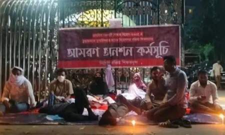 নিয়োগপত্রের দাবিতে অধিদপ্তরের সামনে রাতেও অবস্থান প্রাথমিক সহকারী শিক্ষক প্রার্থীদের