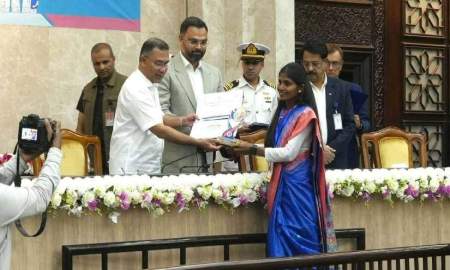 ‘ইয়ুথ ভলান্টিয়ার অ্যাওয়ার্ড’ পেলেন রাকসুর ক্রীড়া সম্পাদক নার্গিস খাতুন